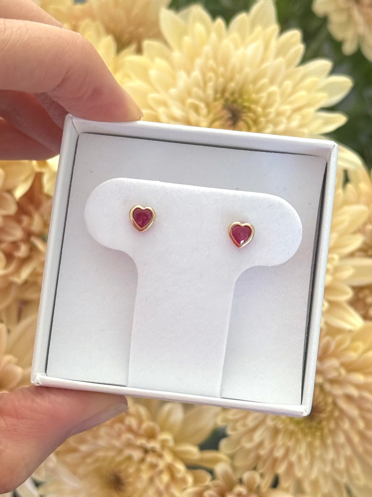 Aretes corazón rosa bisel mediano