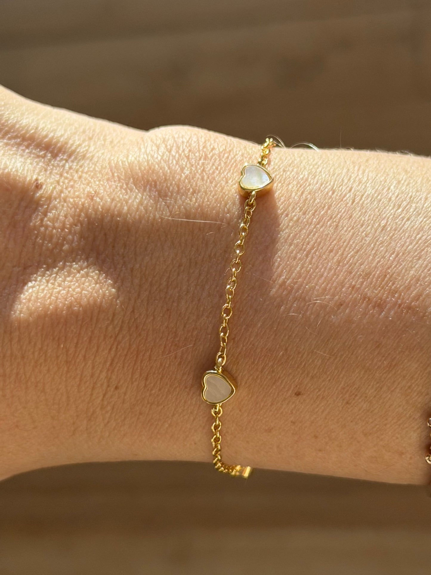 Pulsera corazones madre perla