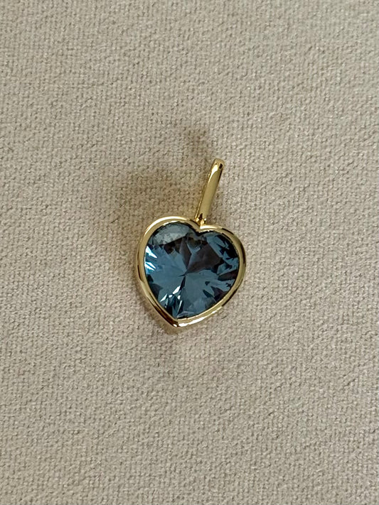 Charm corazón cz azul
