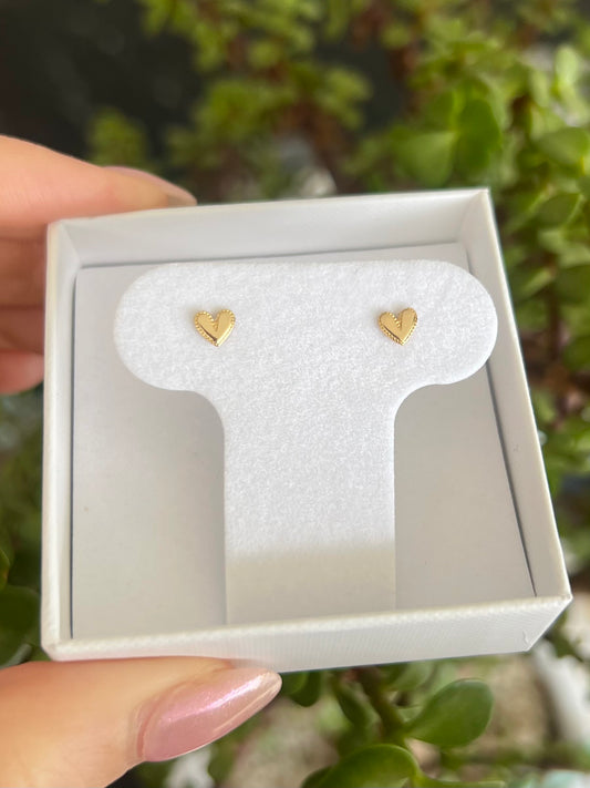 Aretes corazón con textura