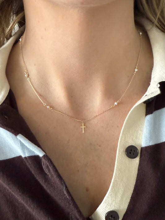 Collar cruz y perlas