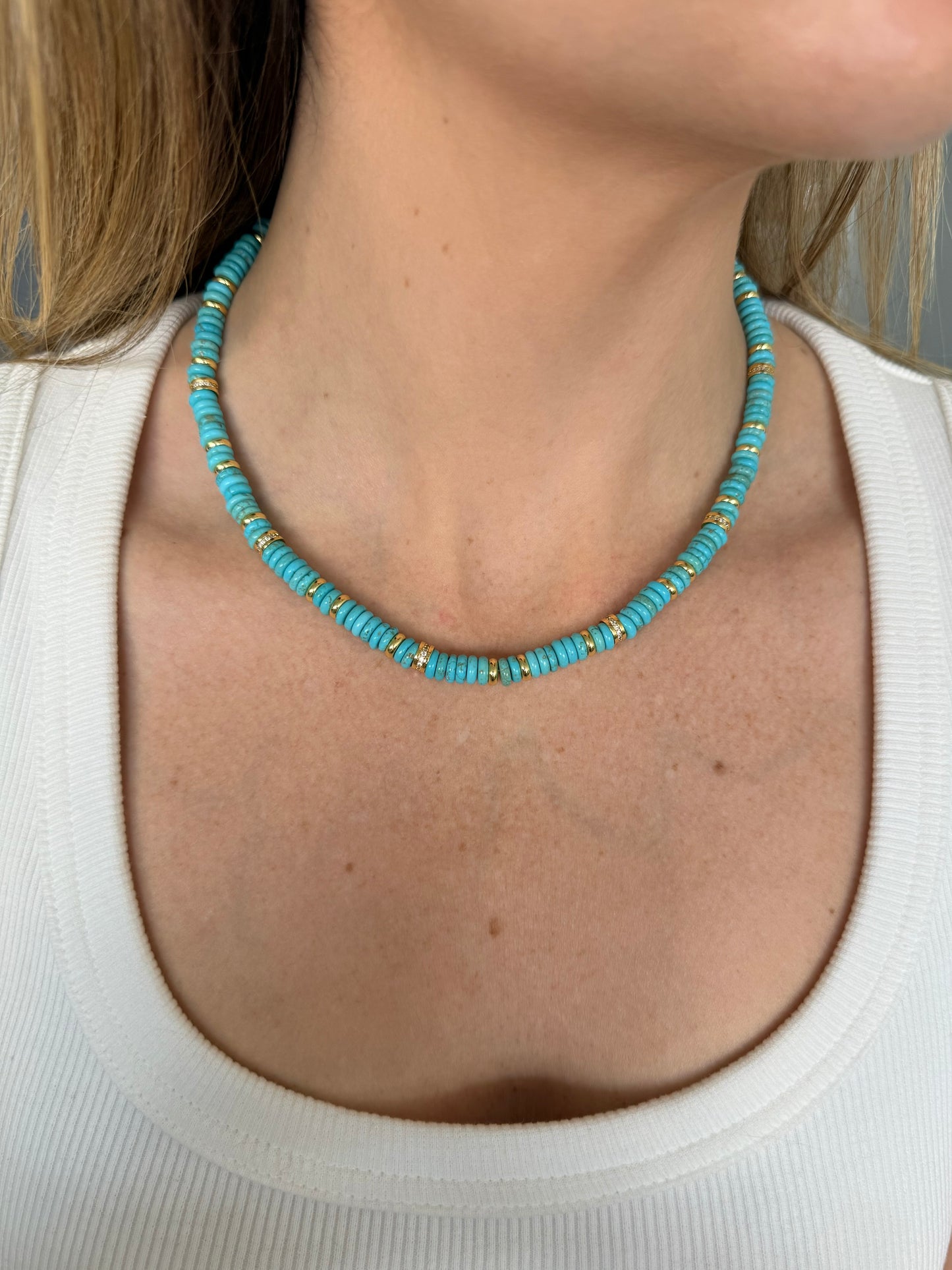 Collar pukka turquesa