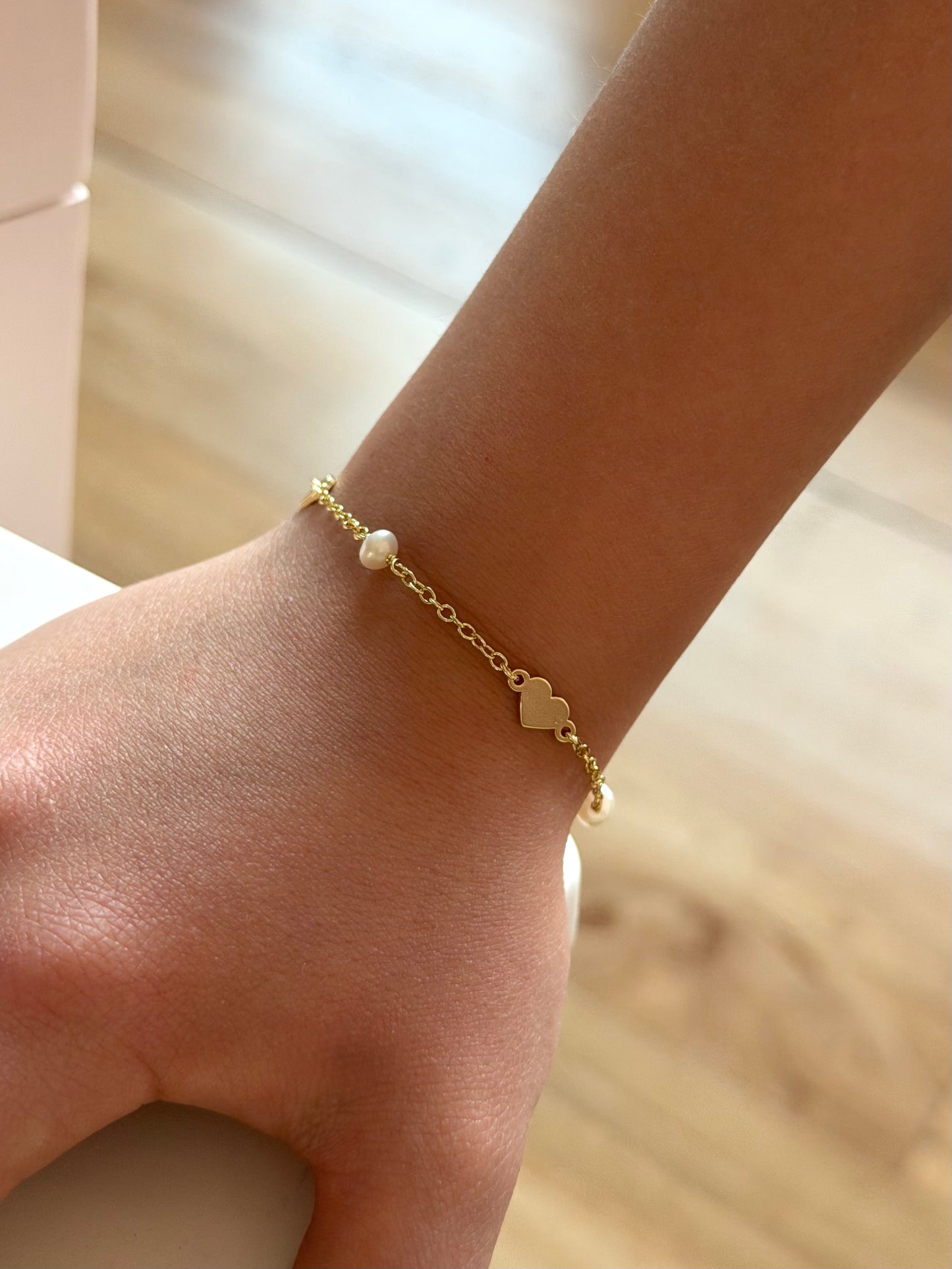 Pulsera corazones y perlas