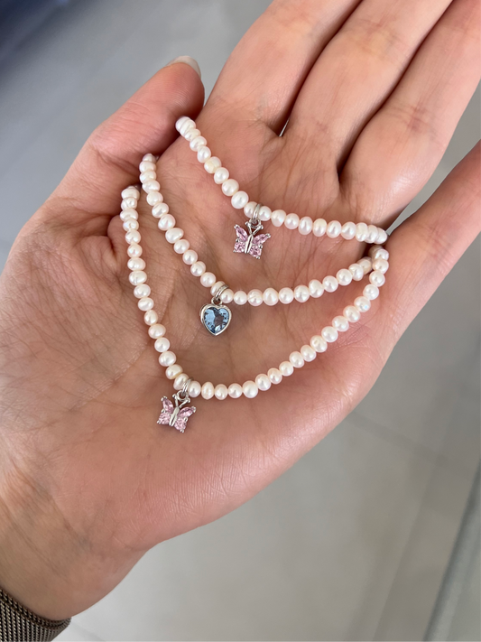 Collar de perlas chico con charm