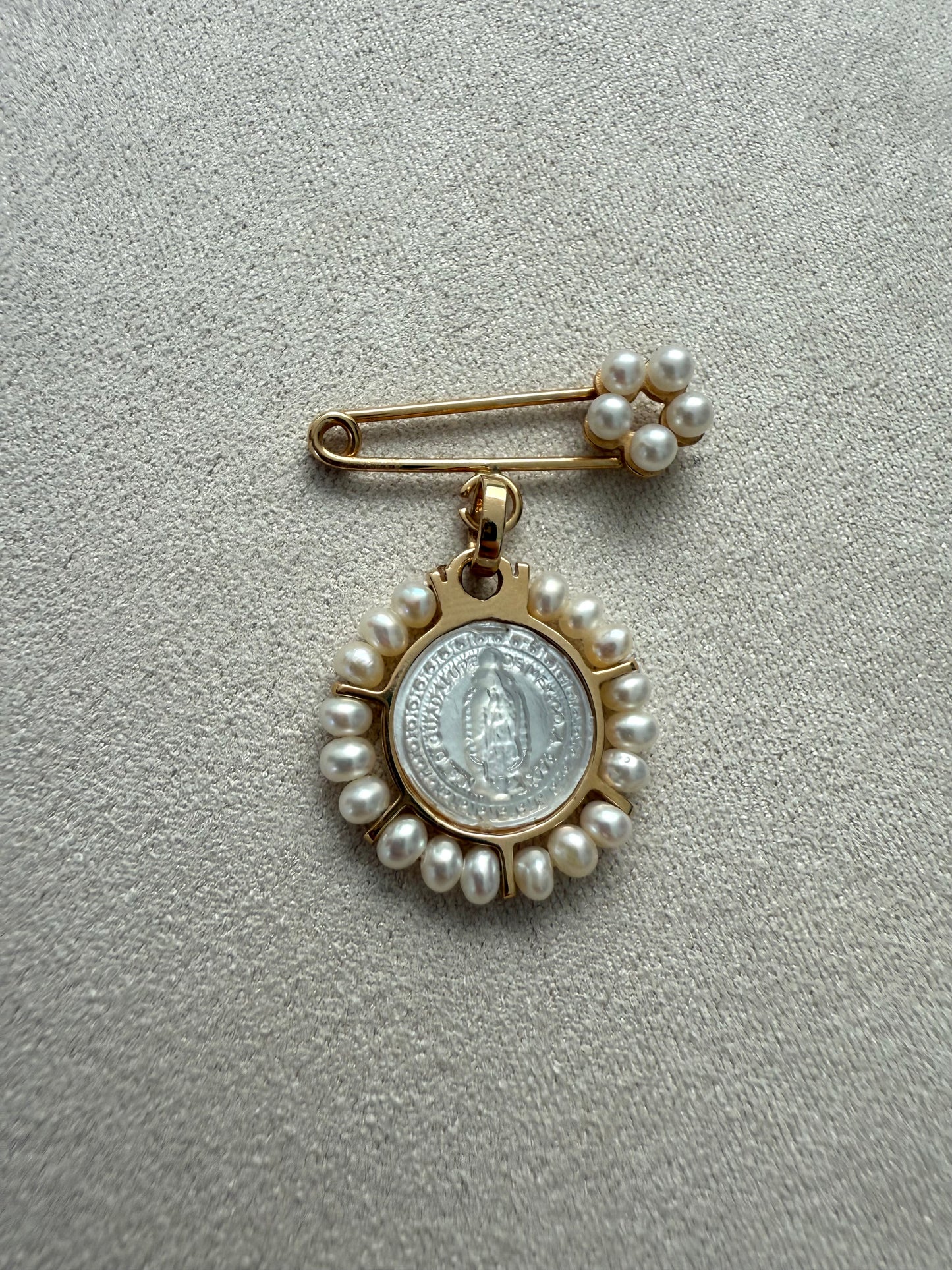 Medalla virgen madre perla