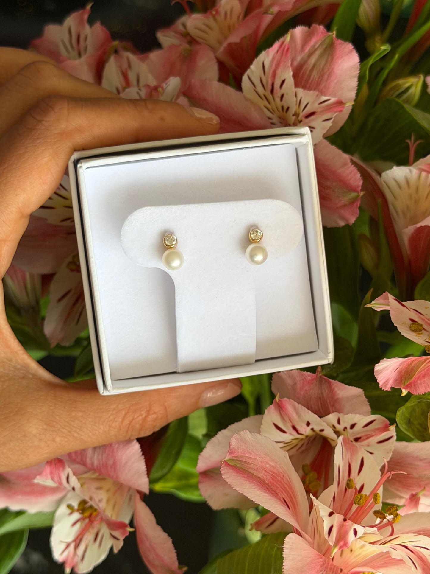 Aretes zirconia con perla colgante