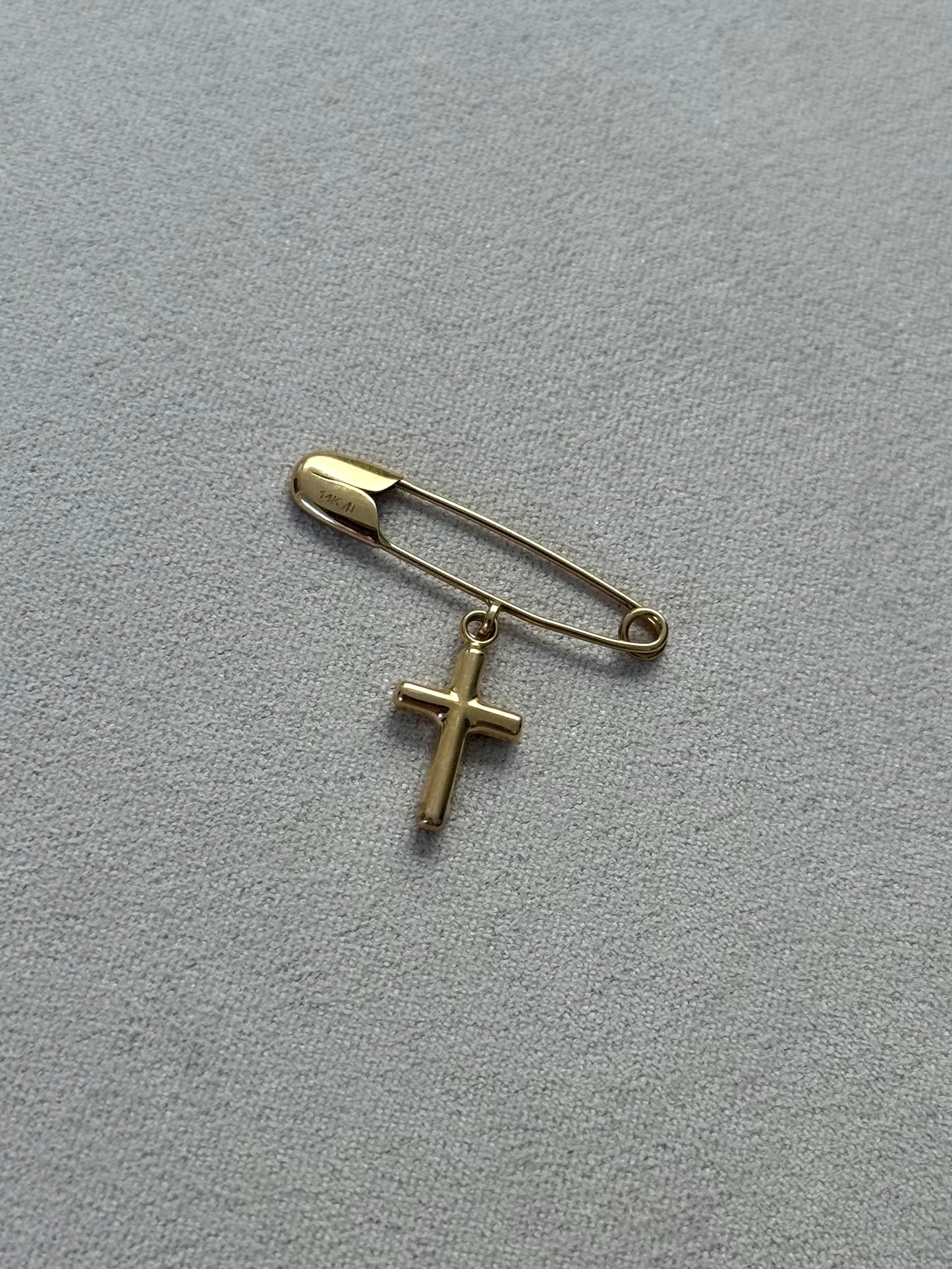 Pin cruz