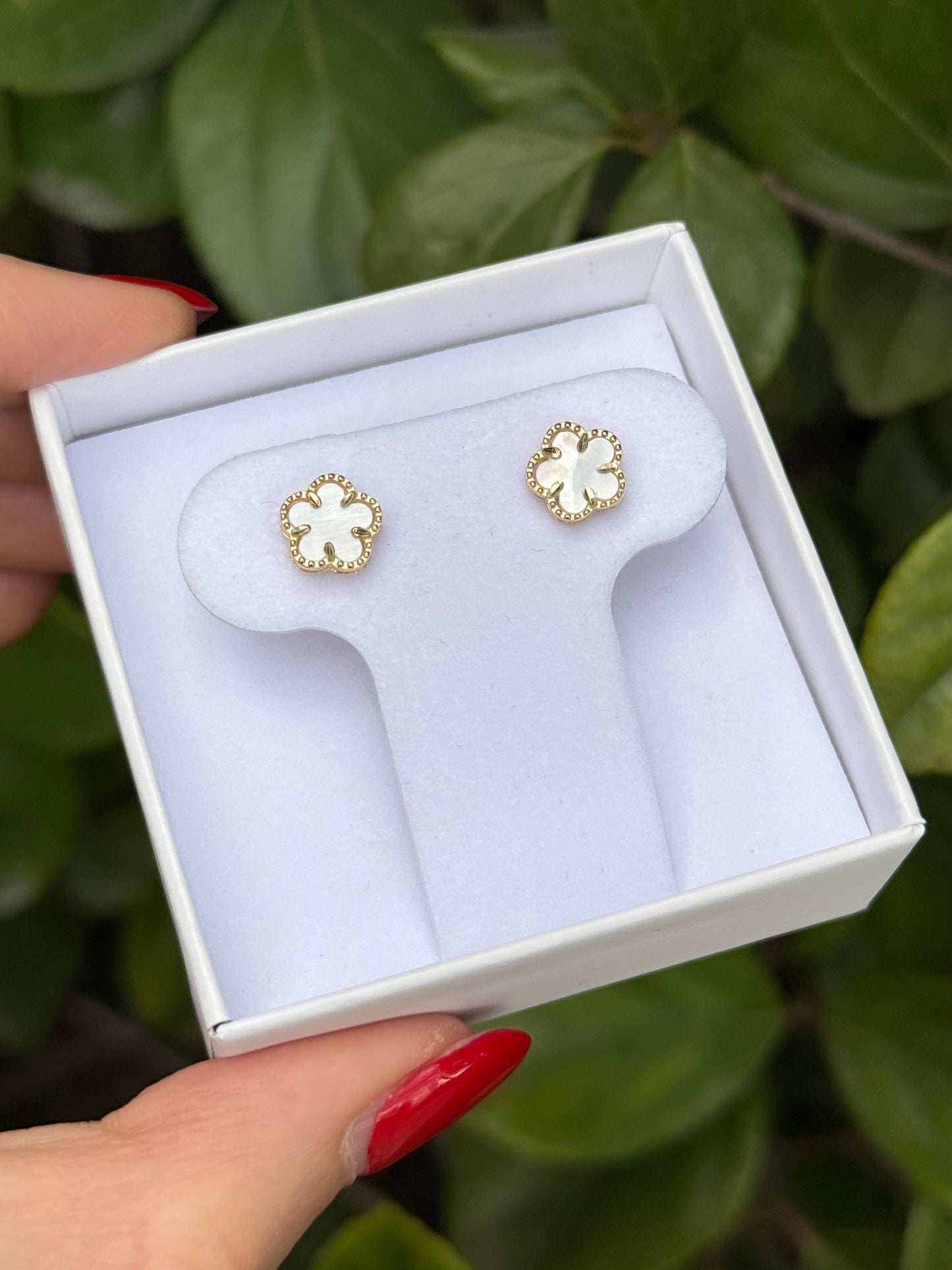 Aretes flores madre perla