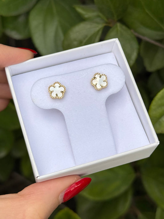 Aretes flores madre perla