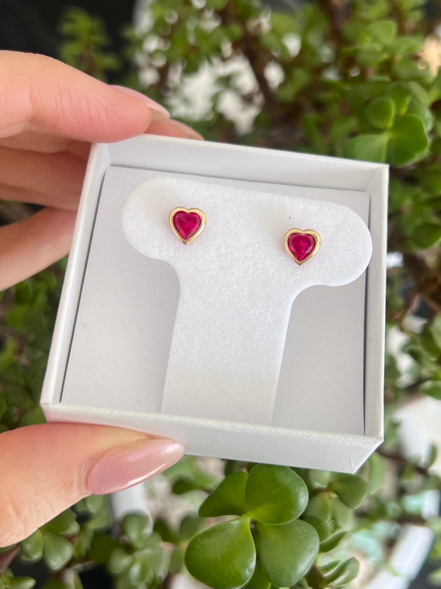 Aretes corazón de cz con bisel grandes