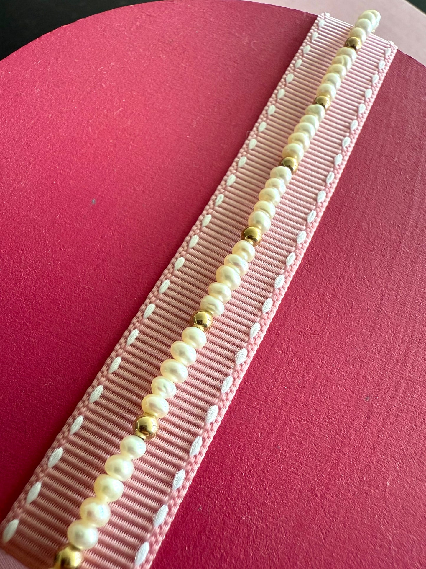 Pulsera perlas y bolita oro