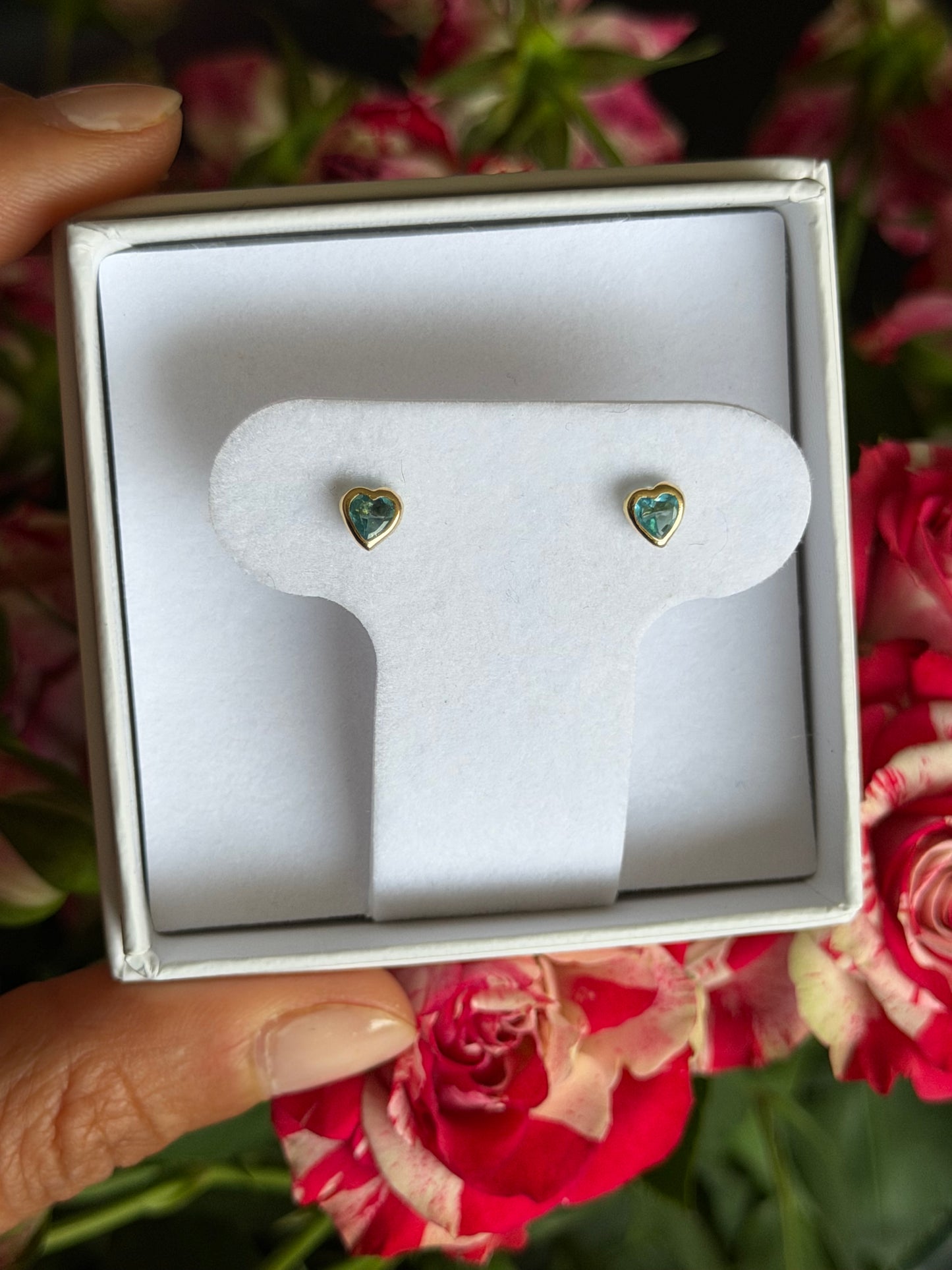 Aretes corazon azul bisel