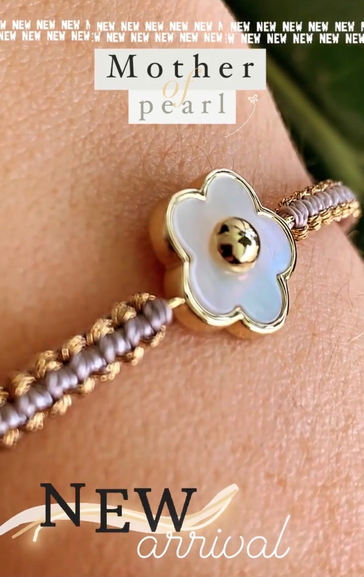 Pulsera tejida flor madre perla
