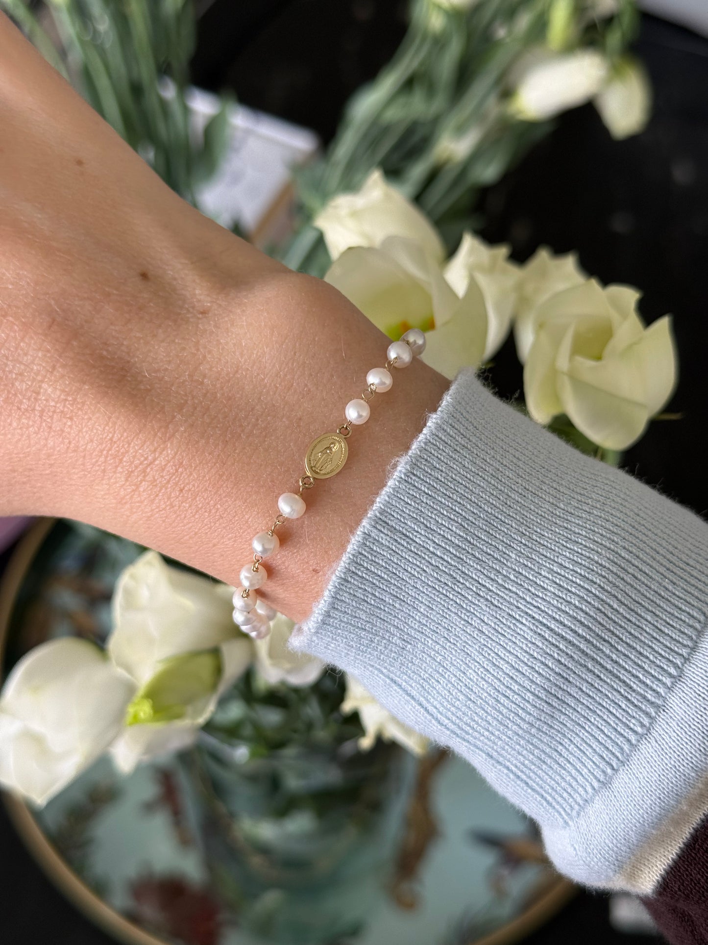 Pulsera virgen milagrosa y perlas