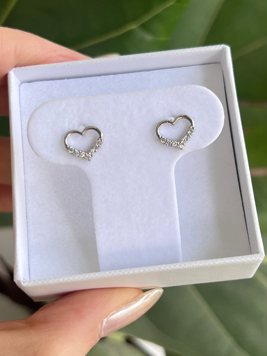 Arete corazón cz abajo