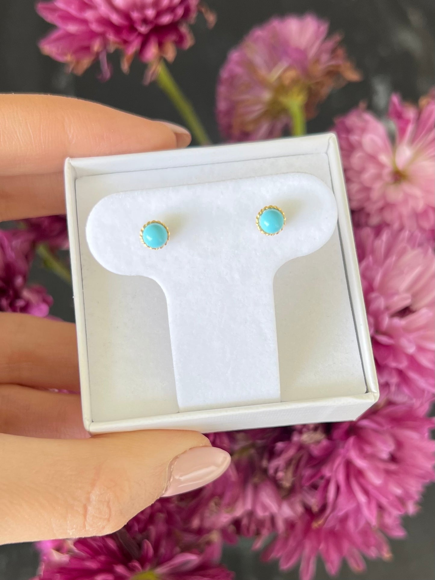 Aretes turquesa con bisel de oro 4MM