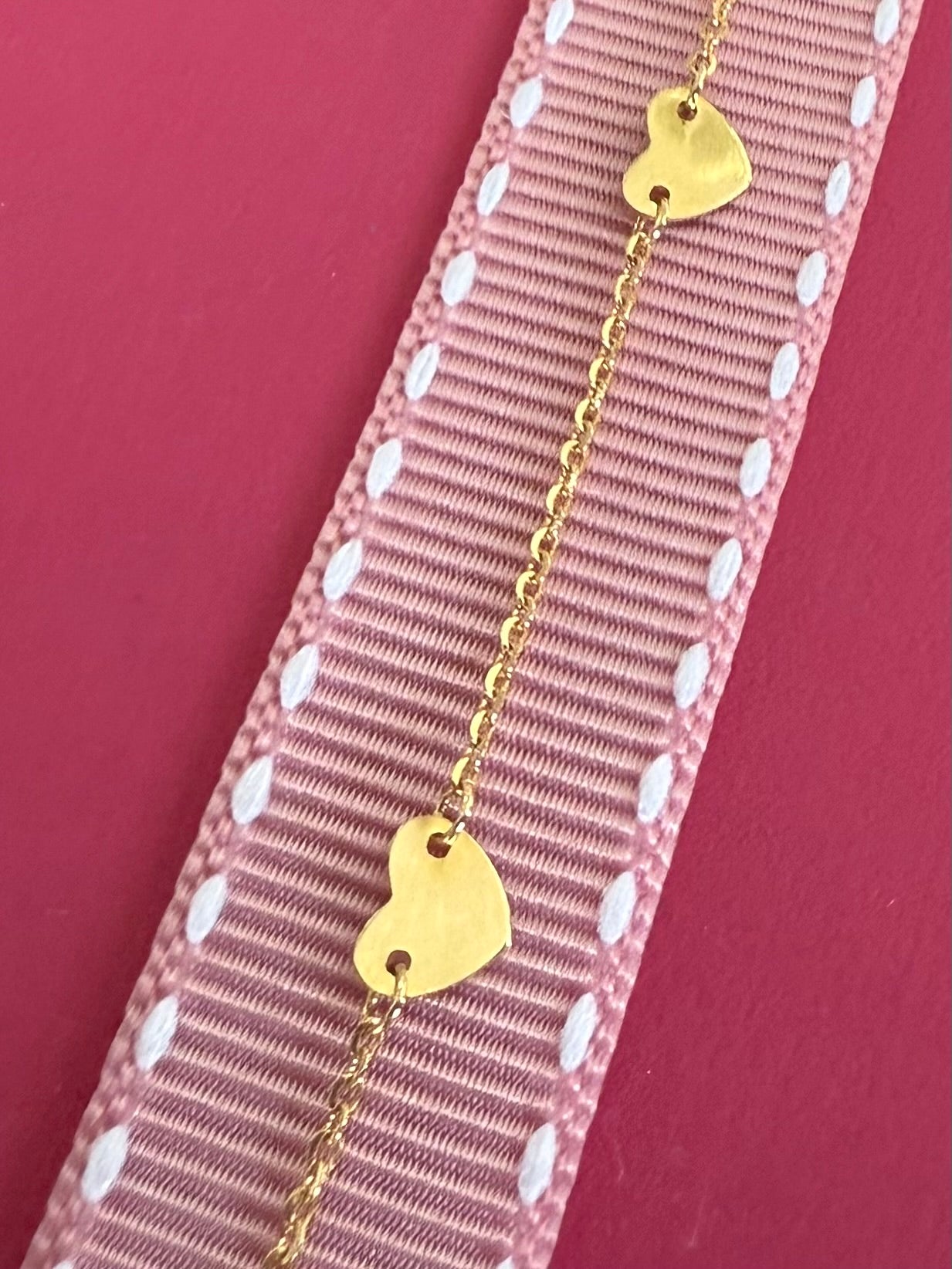 Pulsera corazones de oro