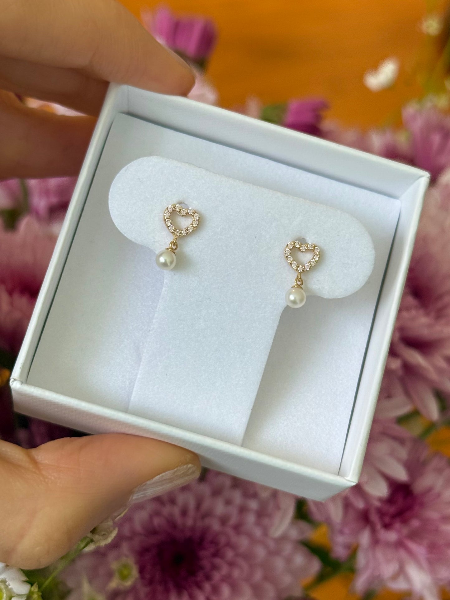 Aretes corazón rosa y perla colgante