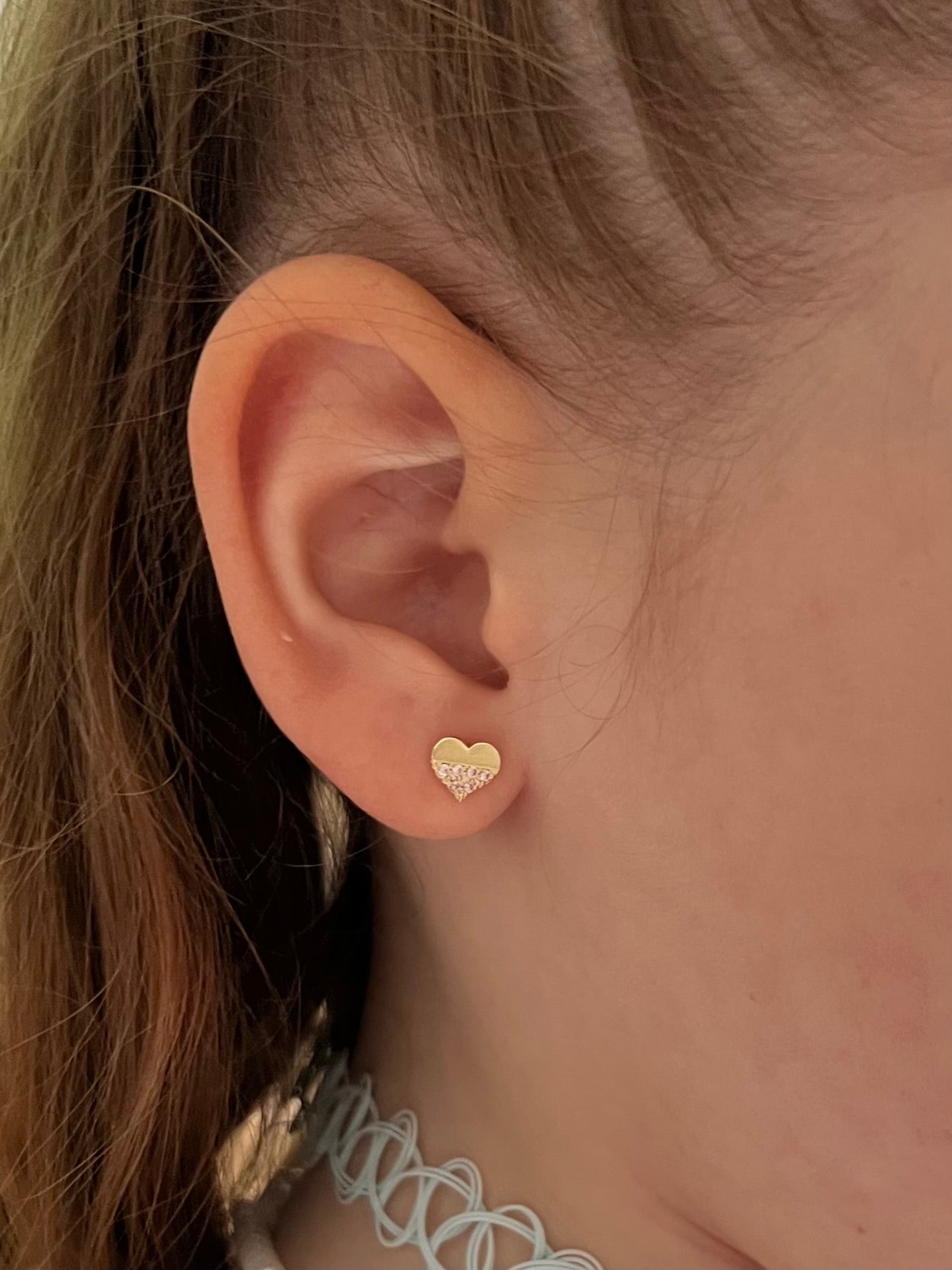 Aretes corazón y cz rosas abajo