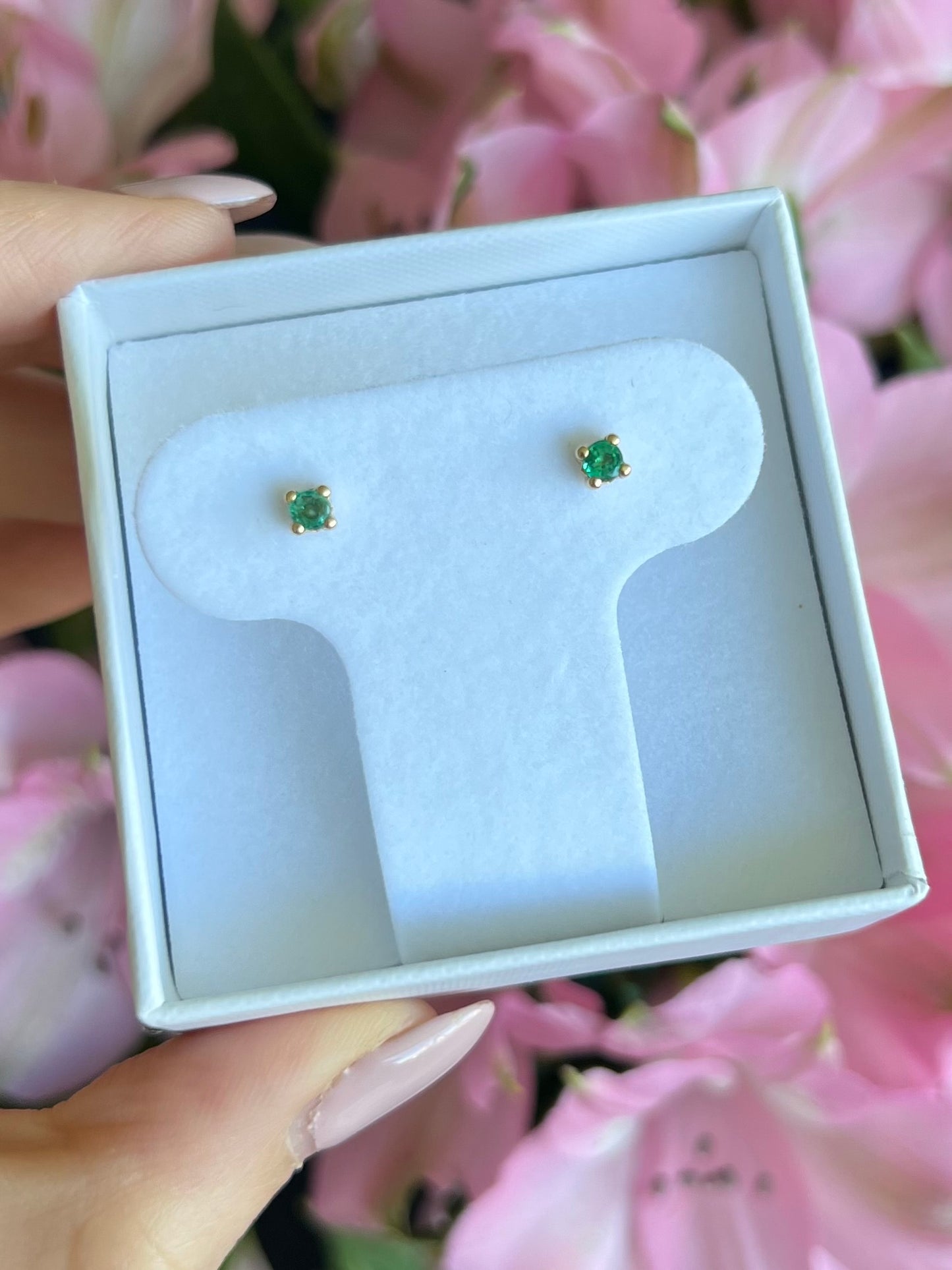 Aretes studs esmeralda