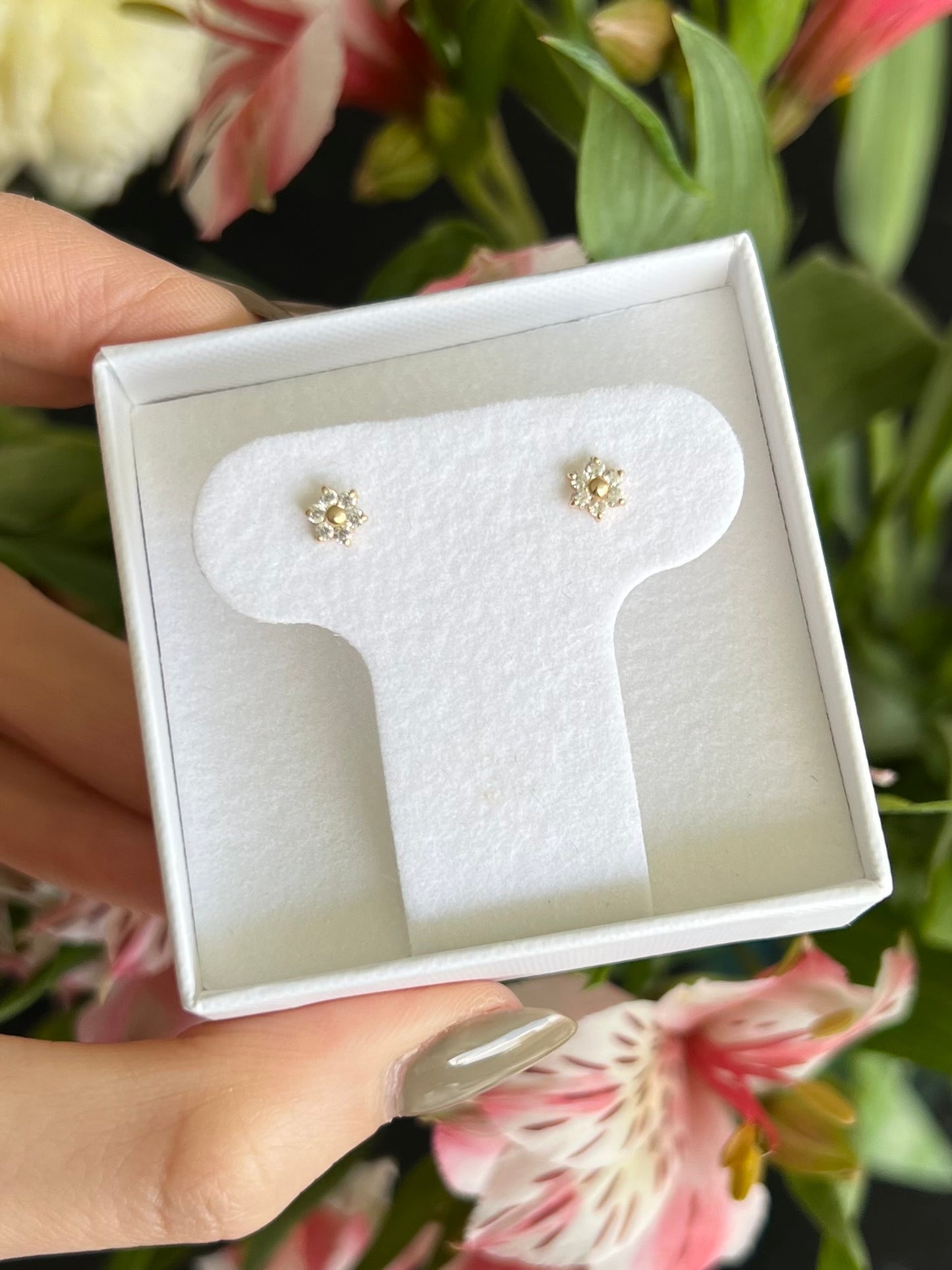 Aretes flor cz centro oro