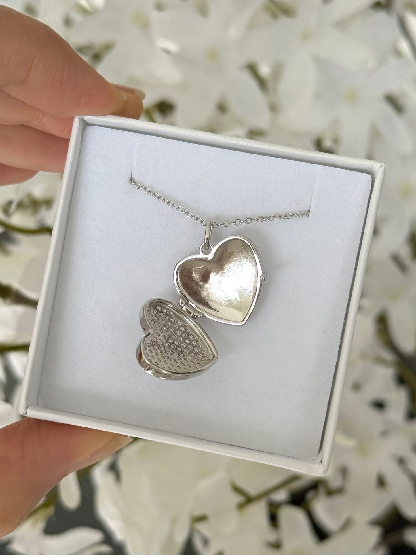Collar corazón locket con cz pave