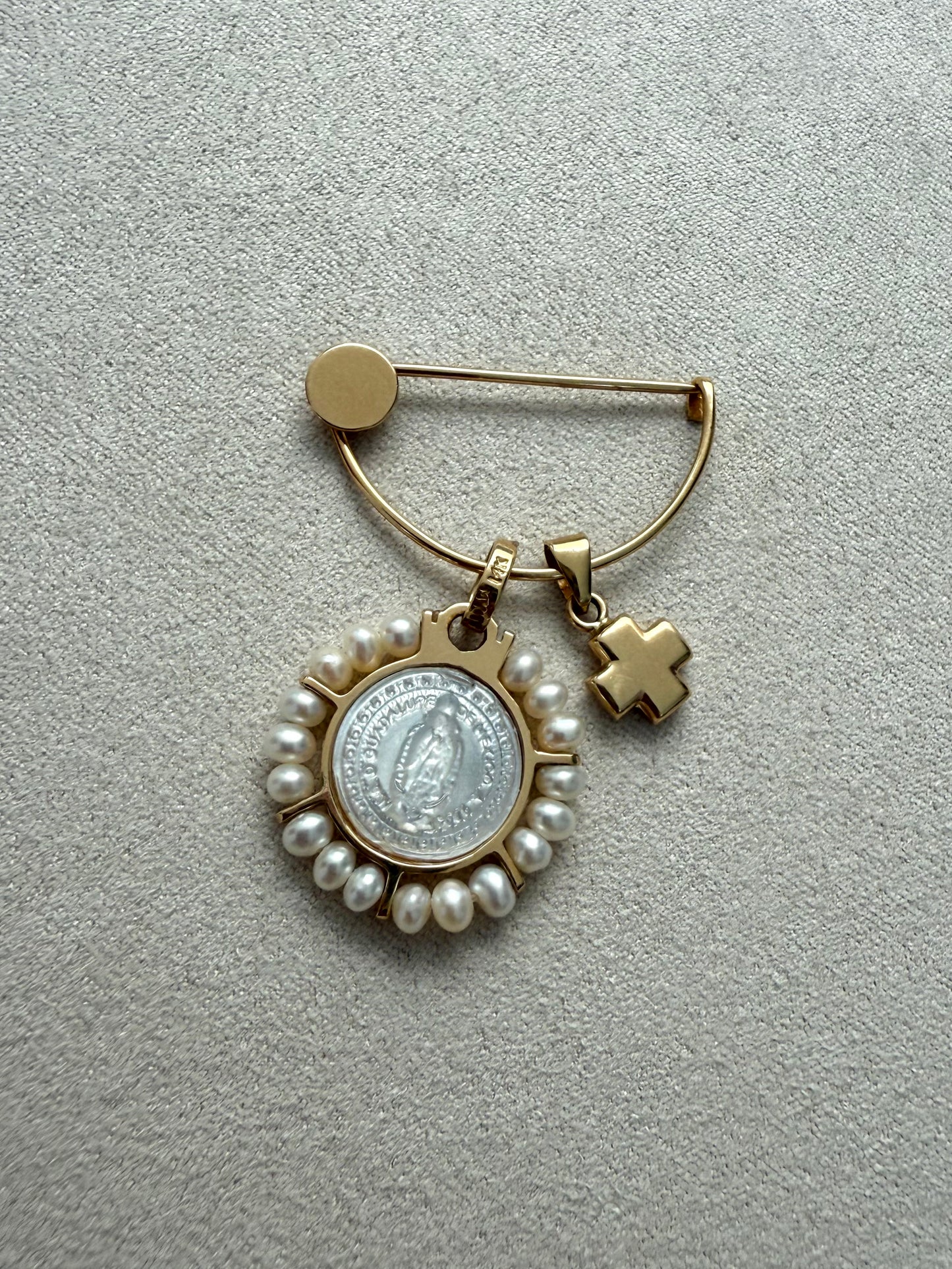 Medalla virgen madre perla