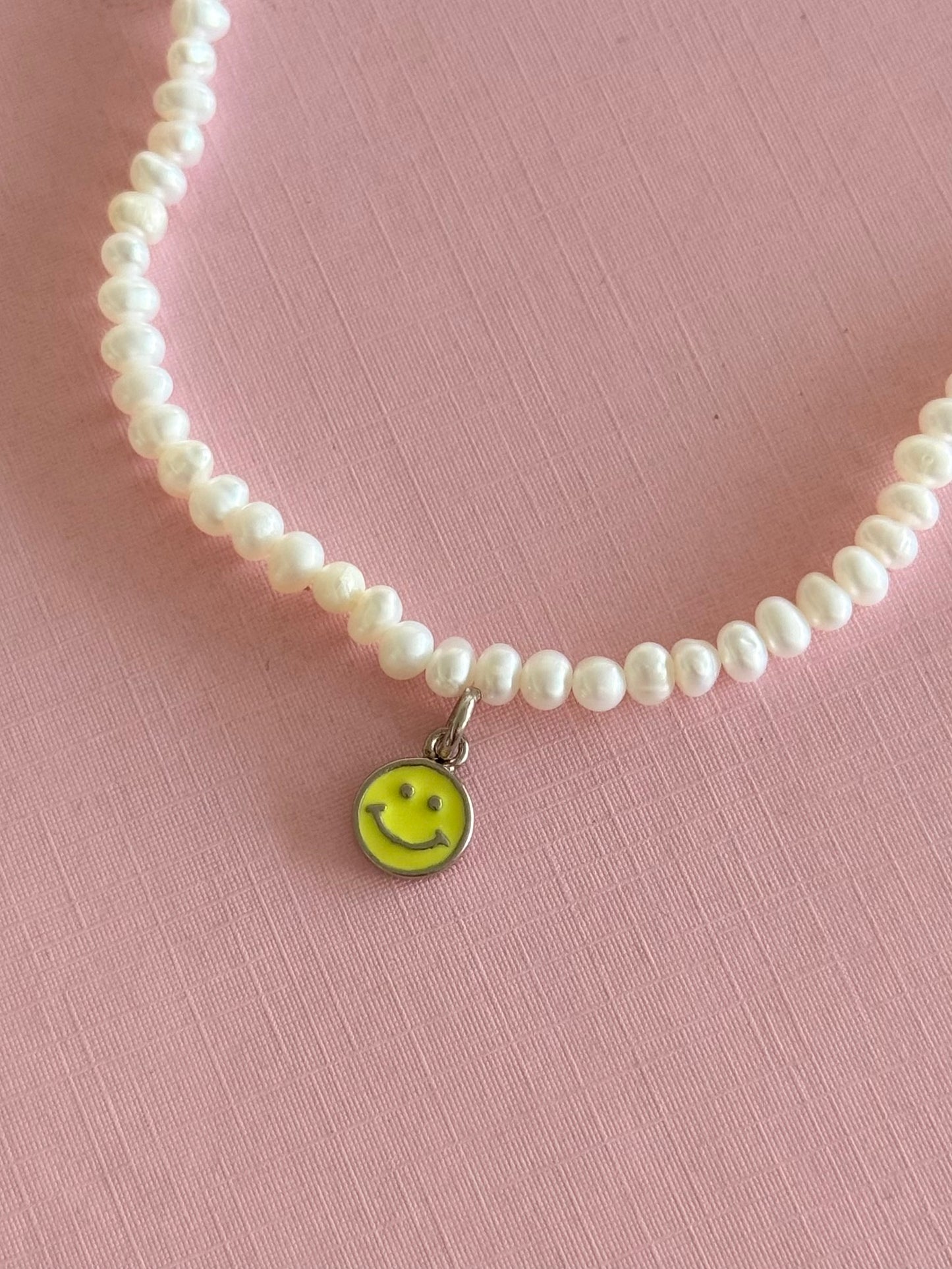 Collar perlas mediano con charm
