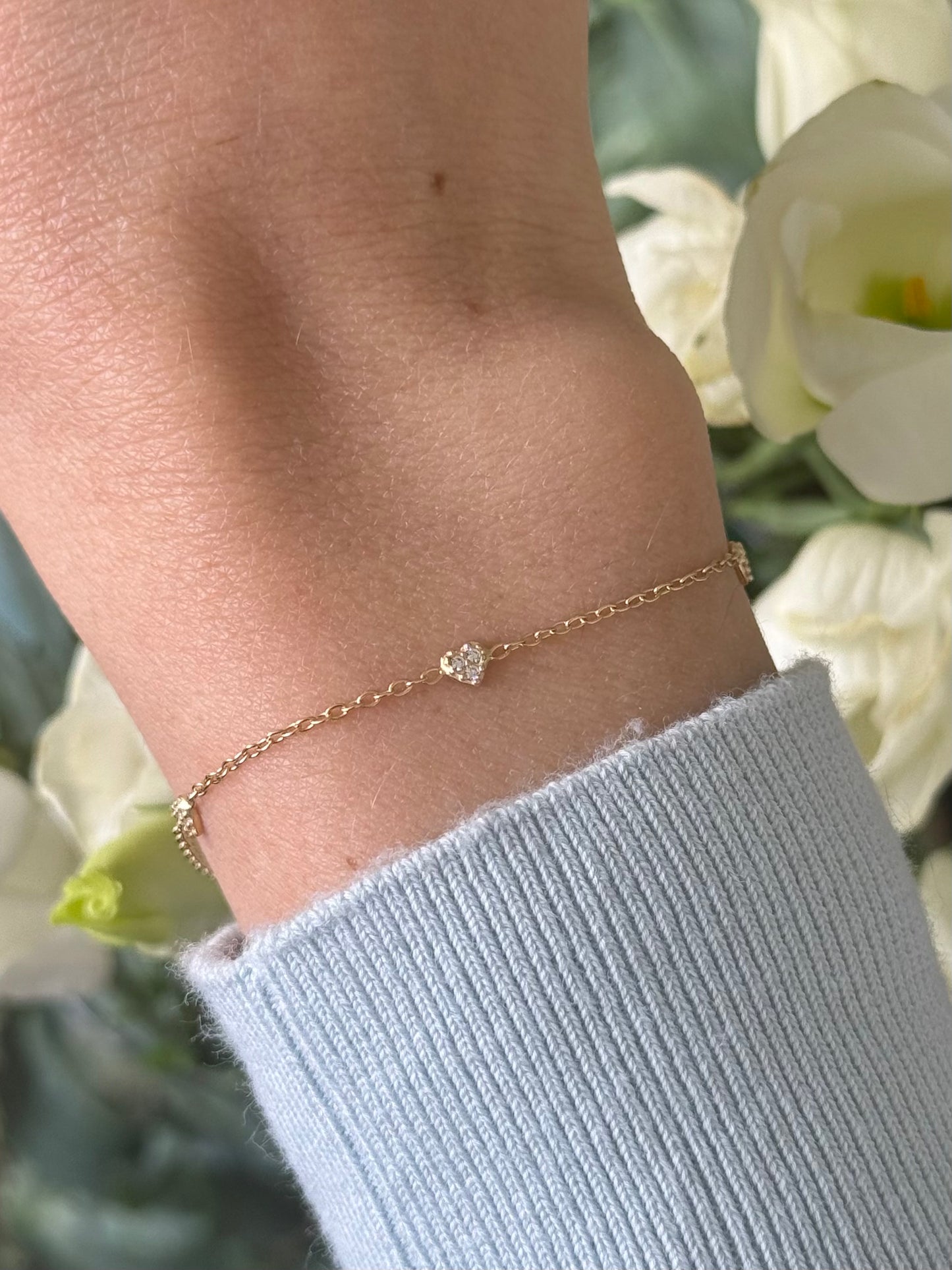 Pulsera corazones mini oro y cz