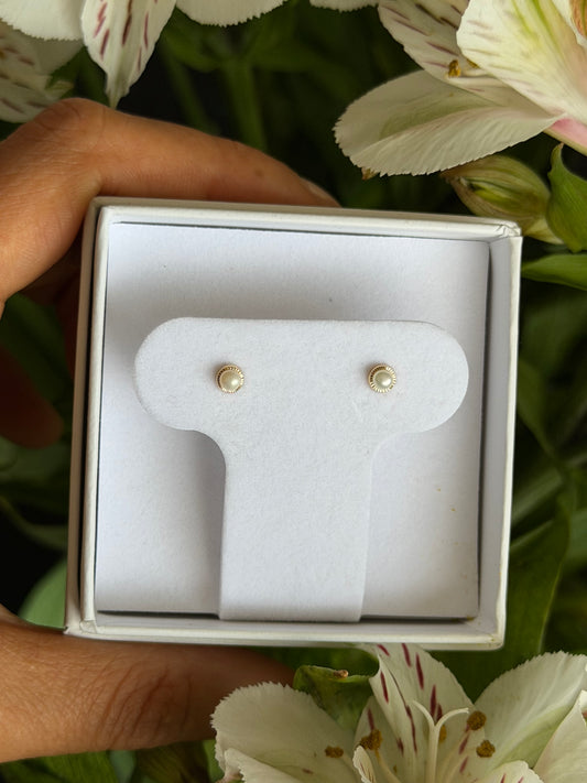 Aretes perla oro alrededor