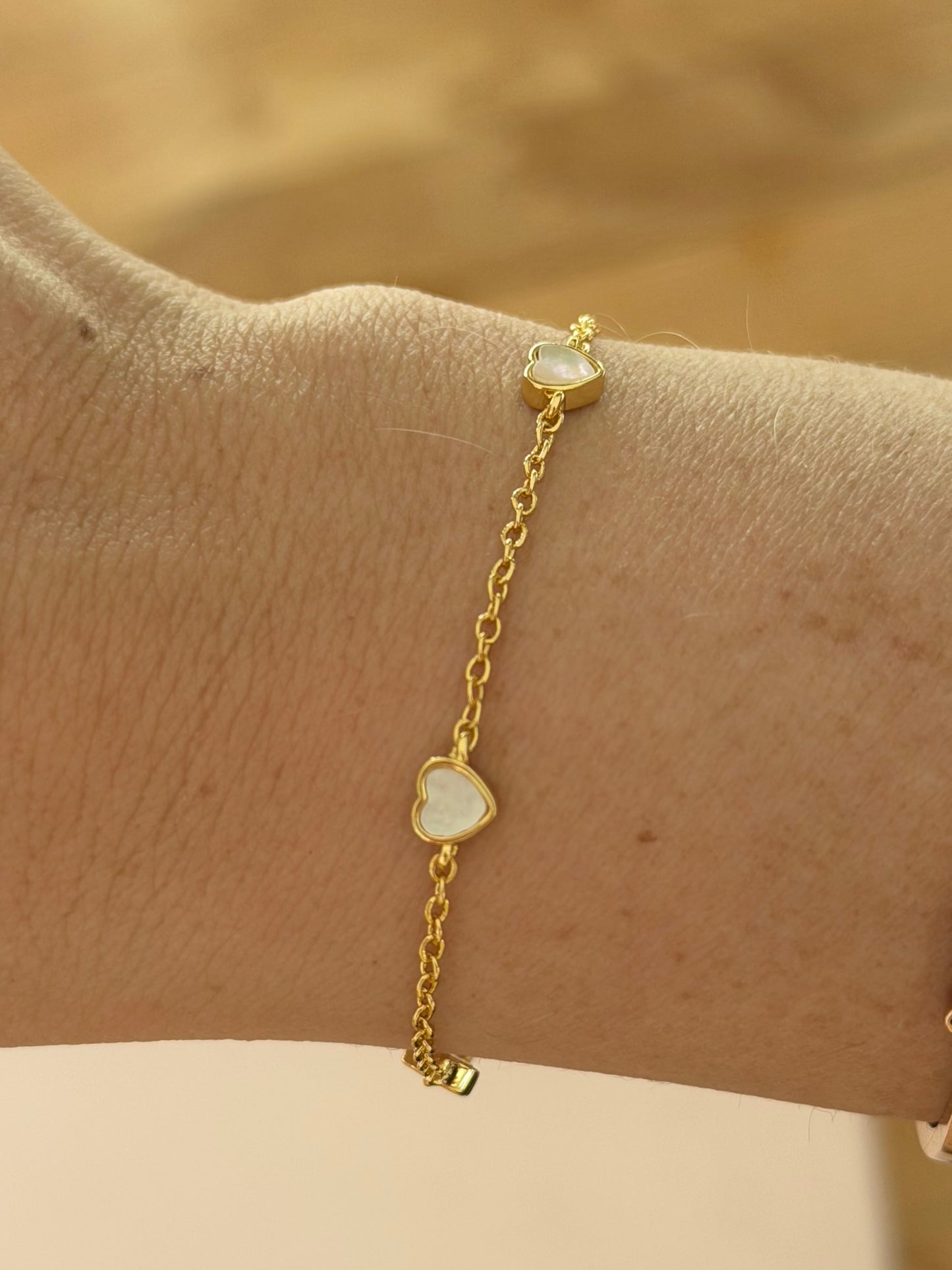 Pulsera corazones madre perla