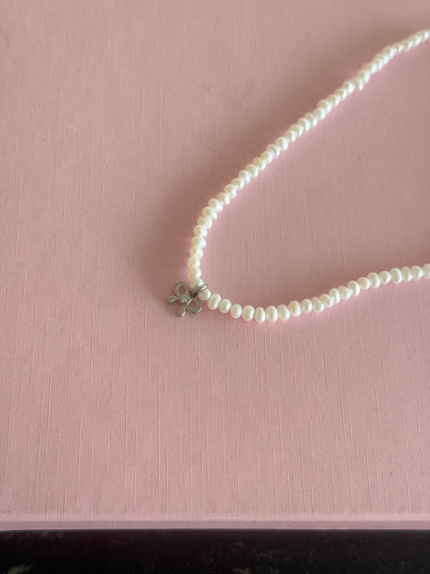 Collar perlas mediano con charm