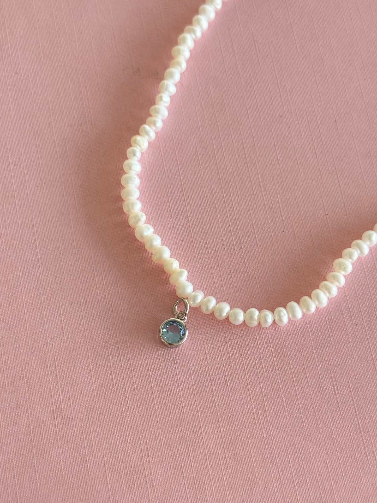 Collar perlas mediano con charm