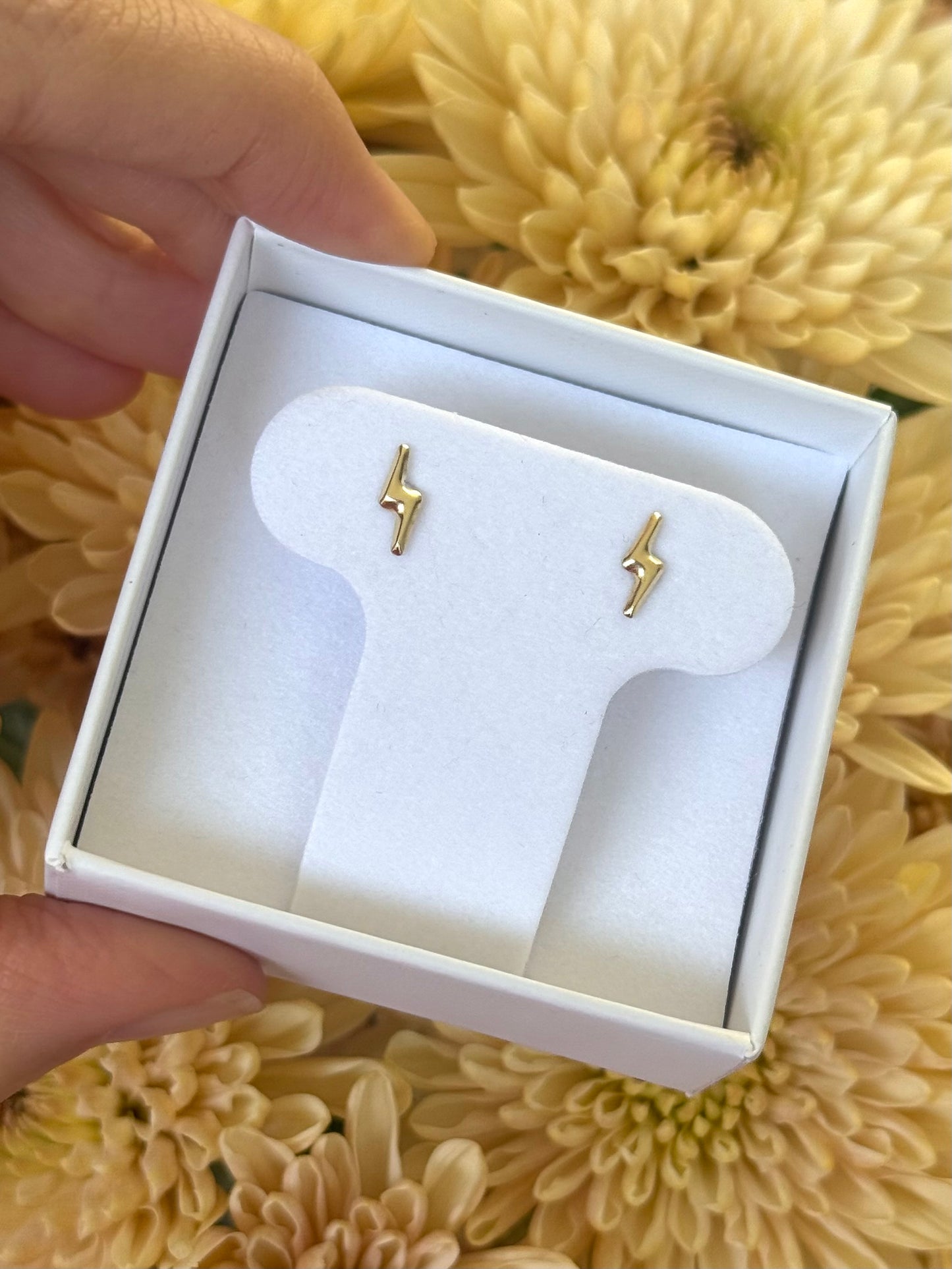 Aretes rayo oro