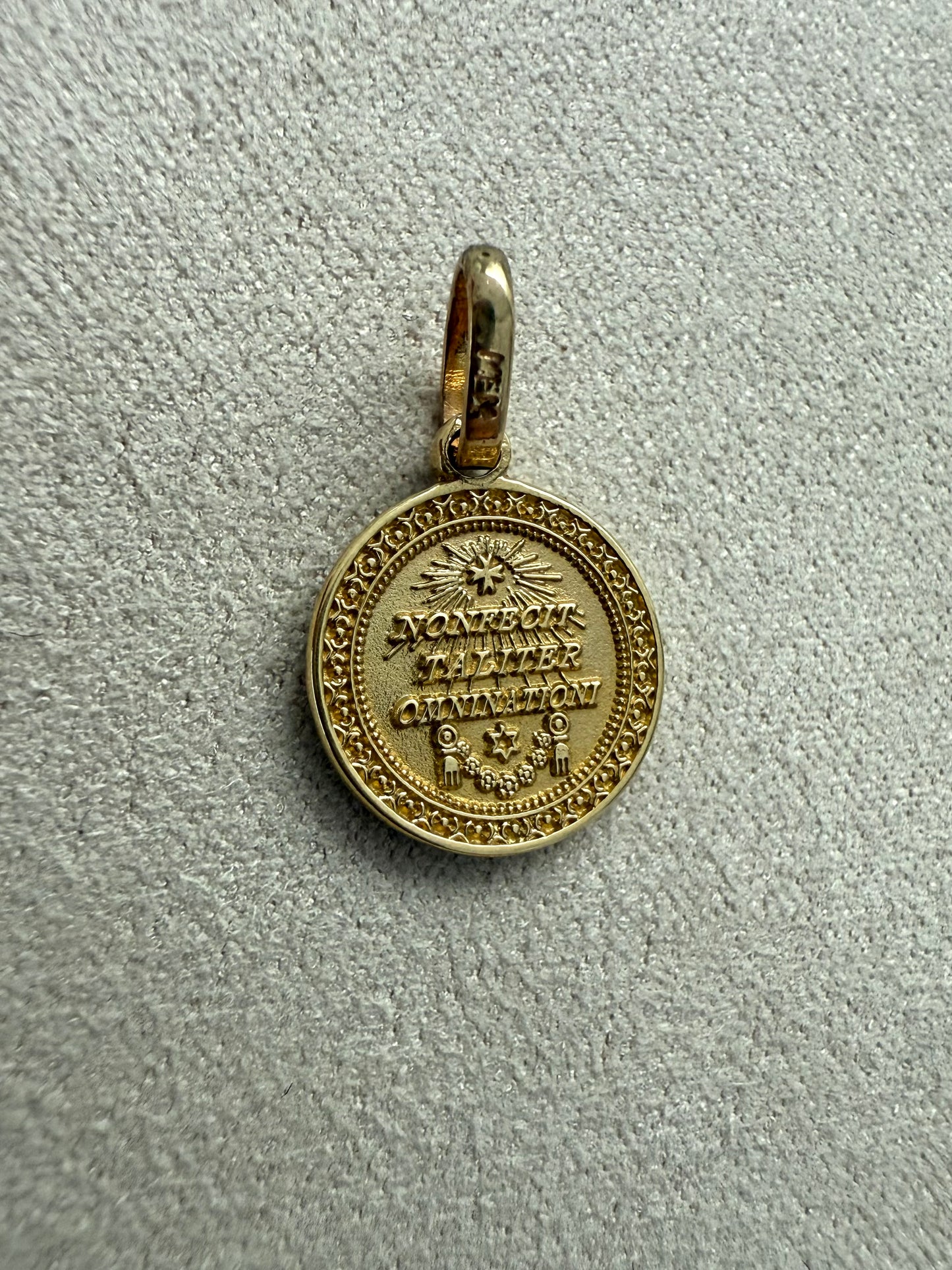 Medalla virgen oro