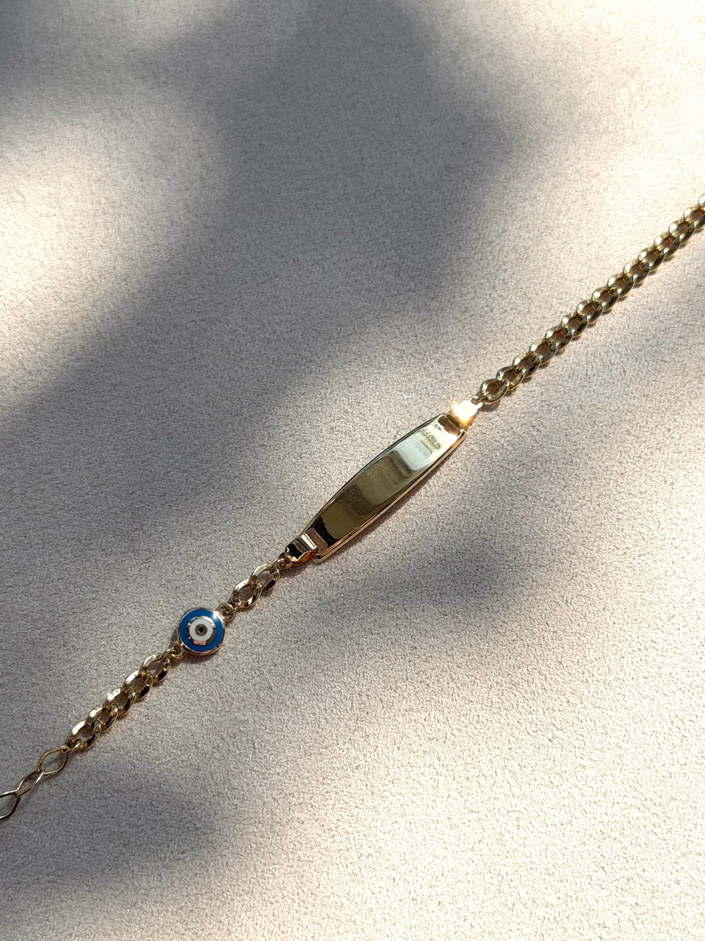 Esclava Cuban ojo azul