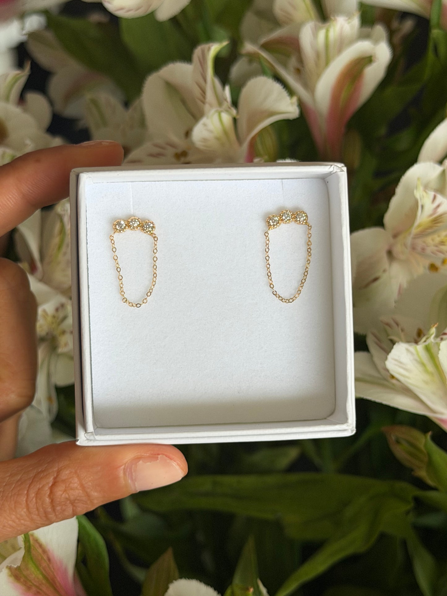 Aretes 3 zirconia con cadena