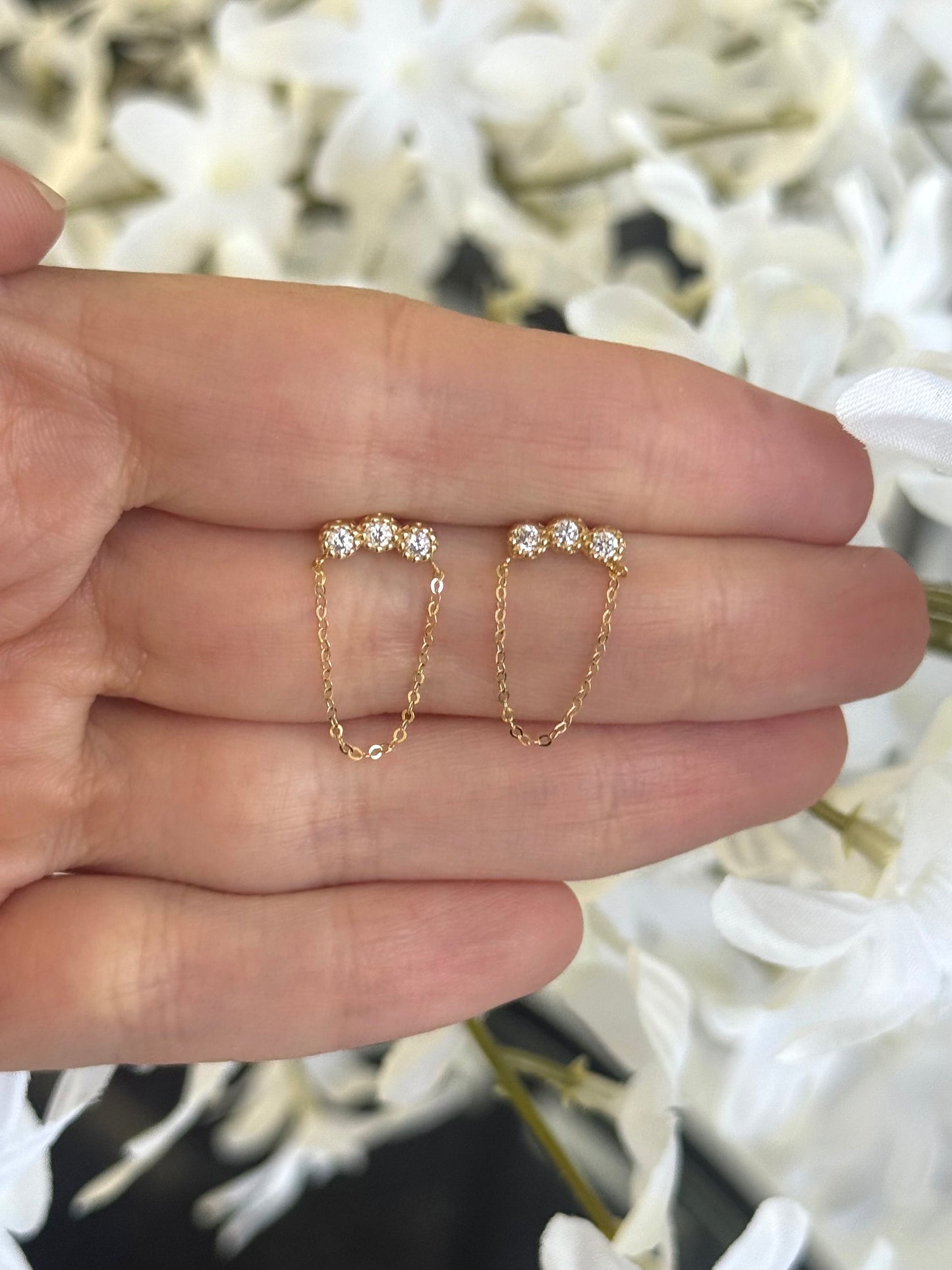 Aretes 3 zirconias y cadena