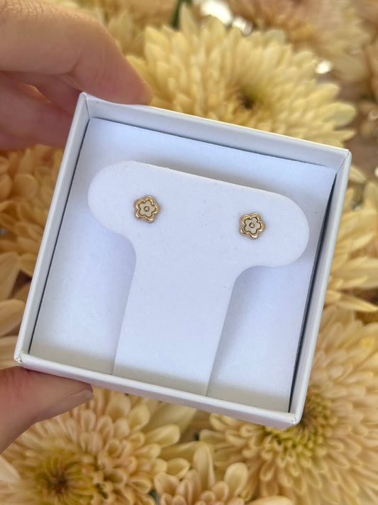 Aretes flor madre perla