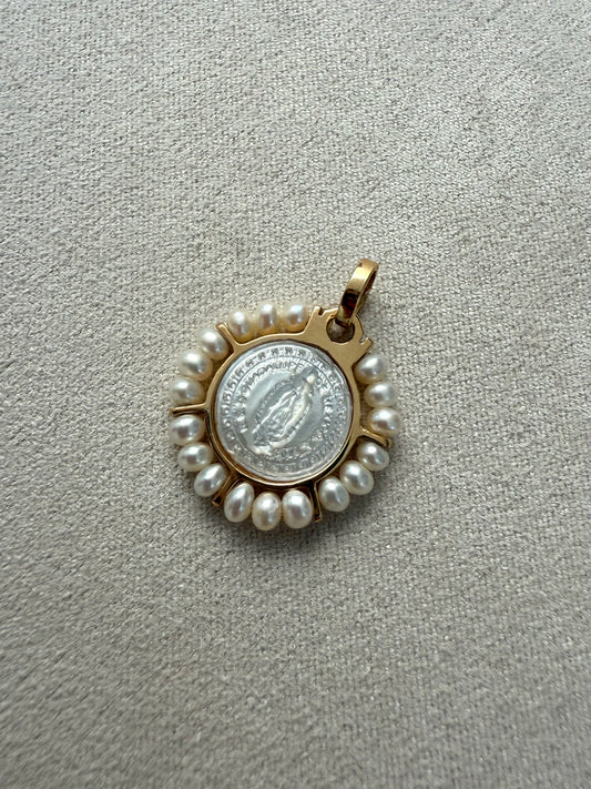 Medalla virgen madre perla