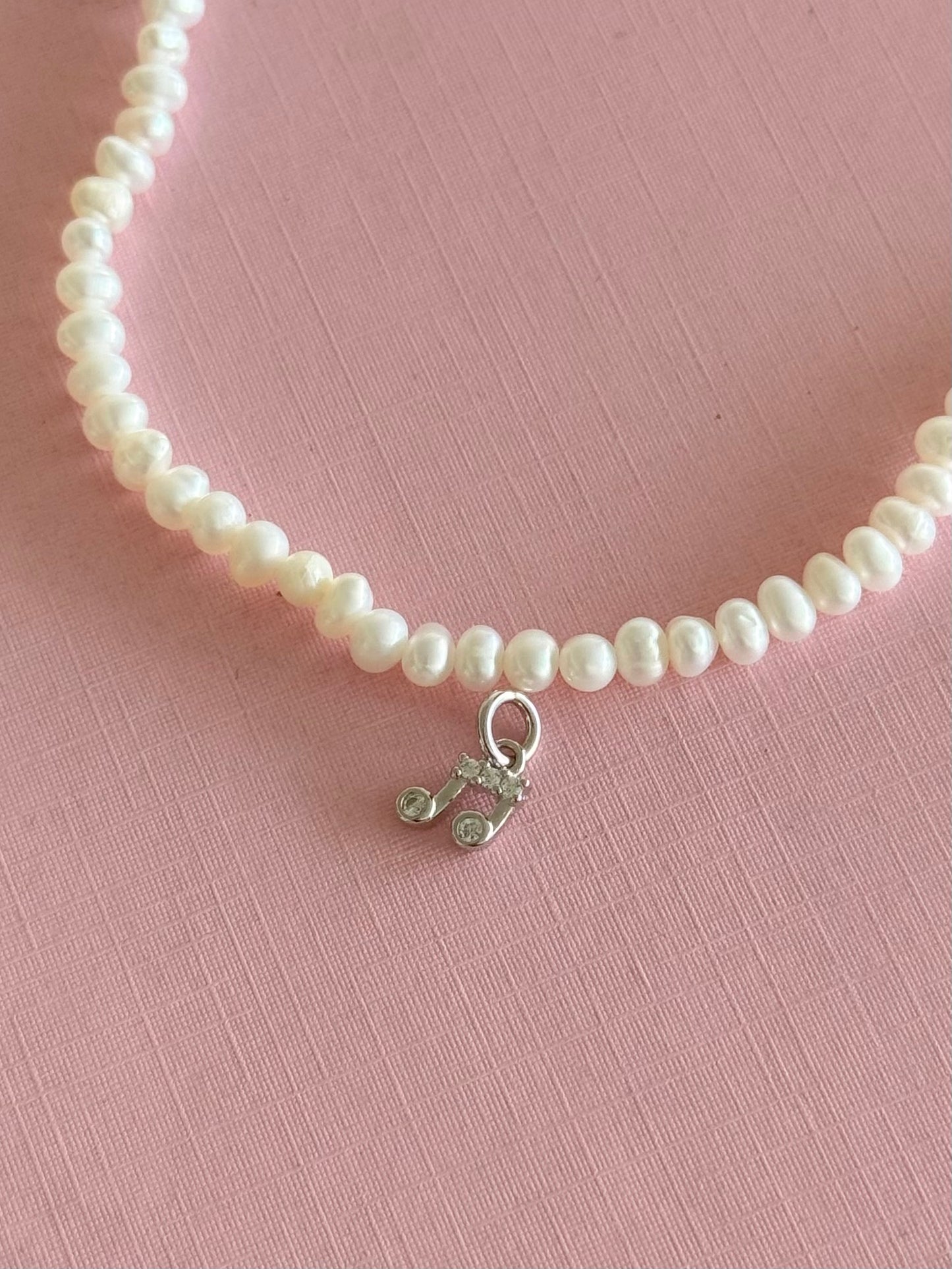 Collar perlas mediano con charm