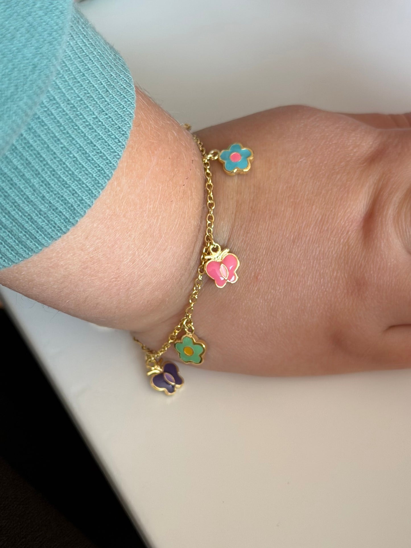 Pulsera flores y mariposas coloridas
