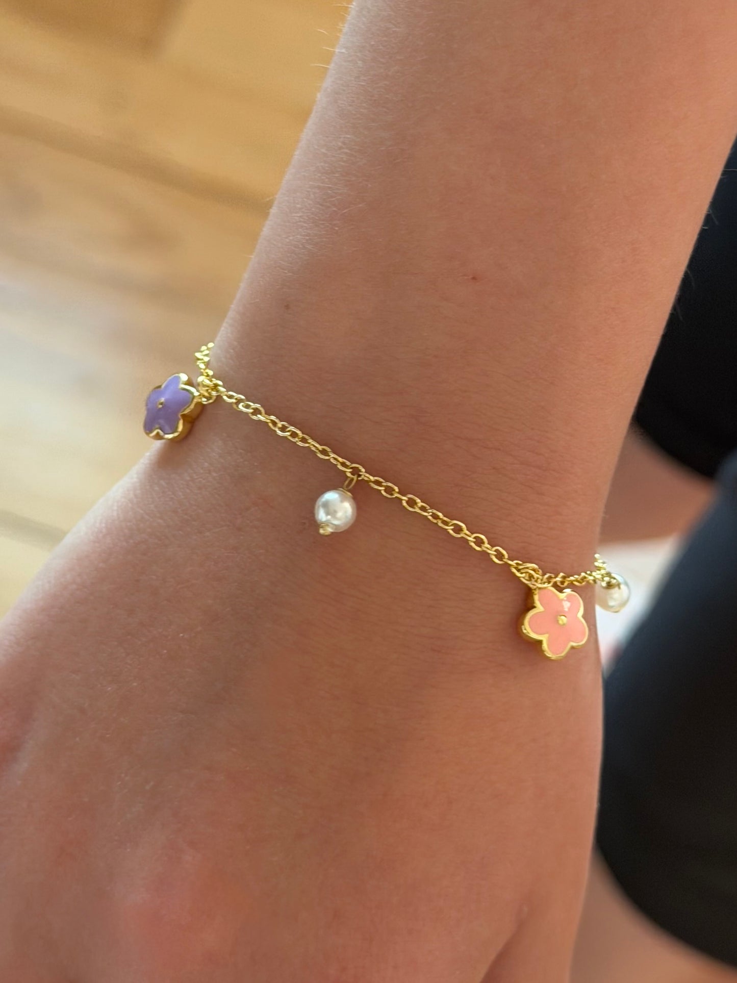Pulsera flores y perlas