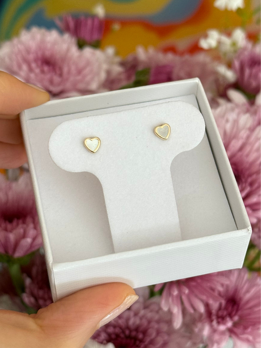 Aretes corazones madre perla