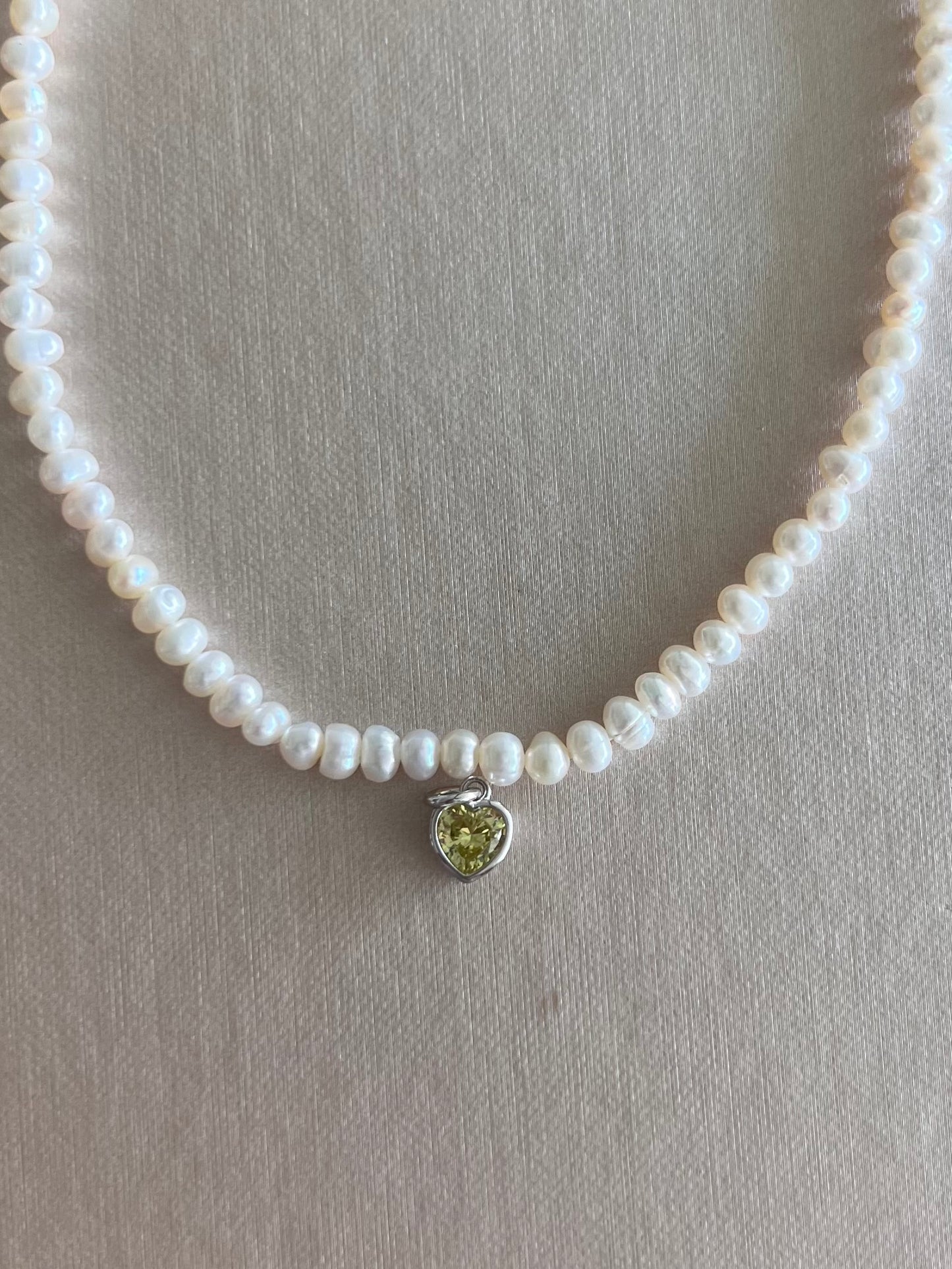 Collar perlas mediano con charm