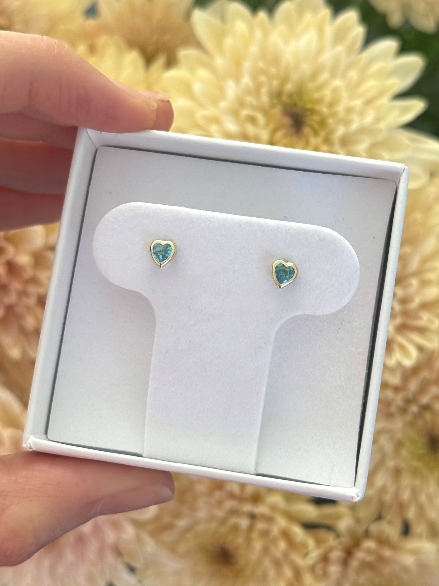 Aretes corazón azul claro bisel chico