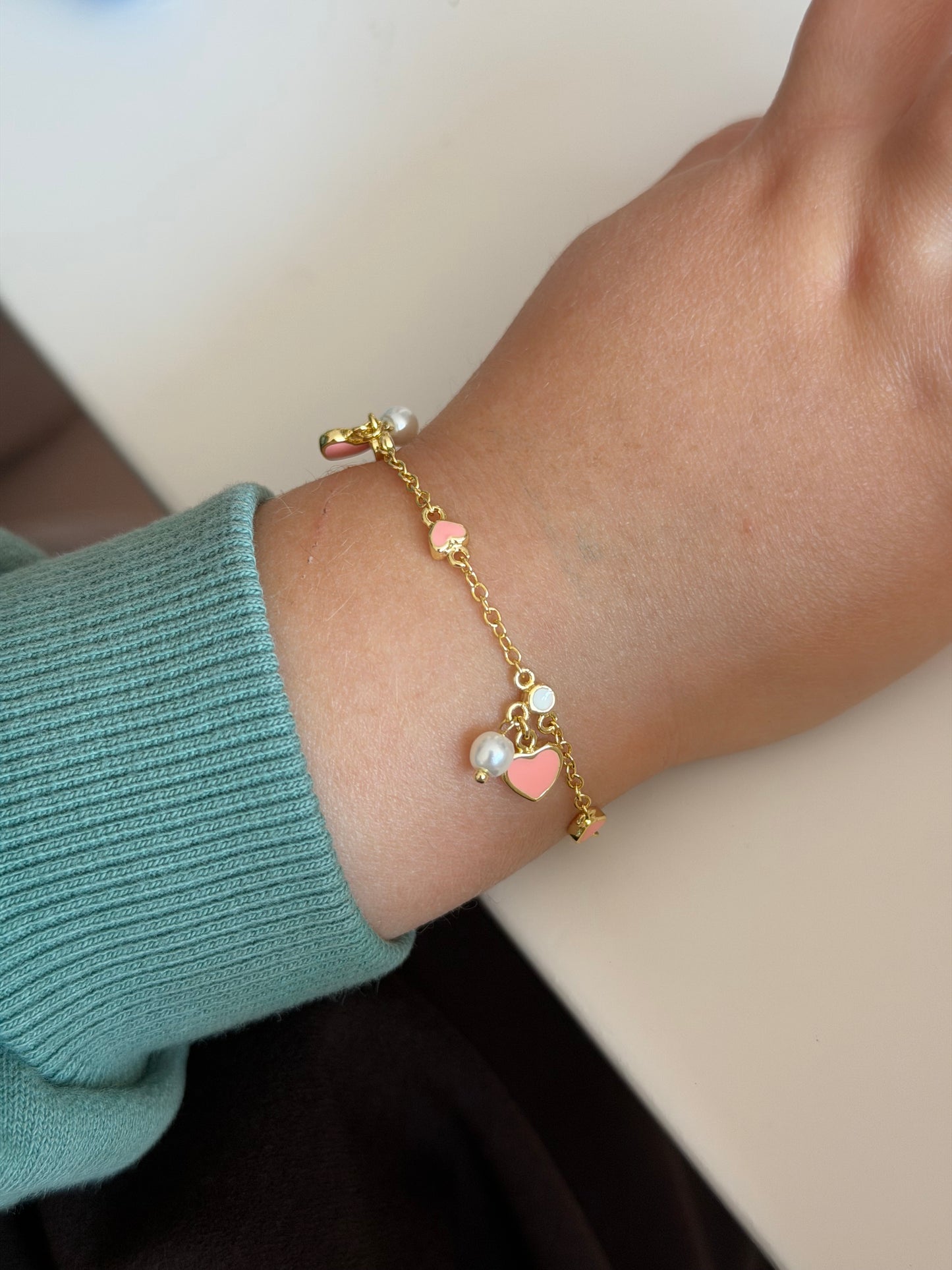 Pulsera corazones y perla colgante