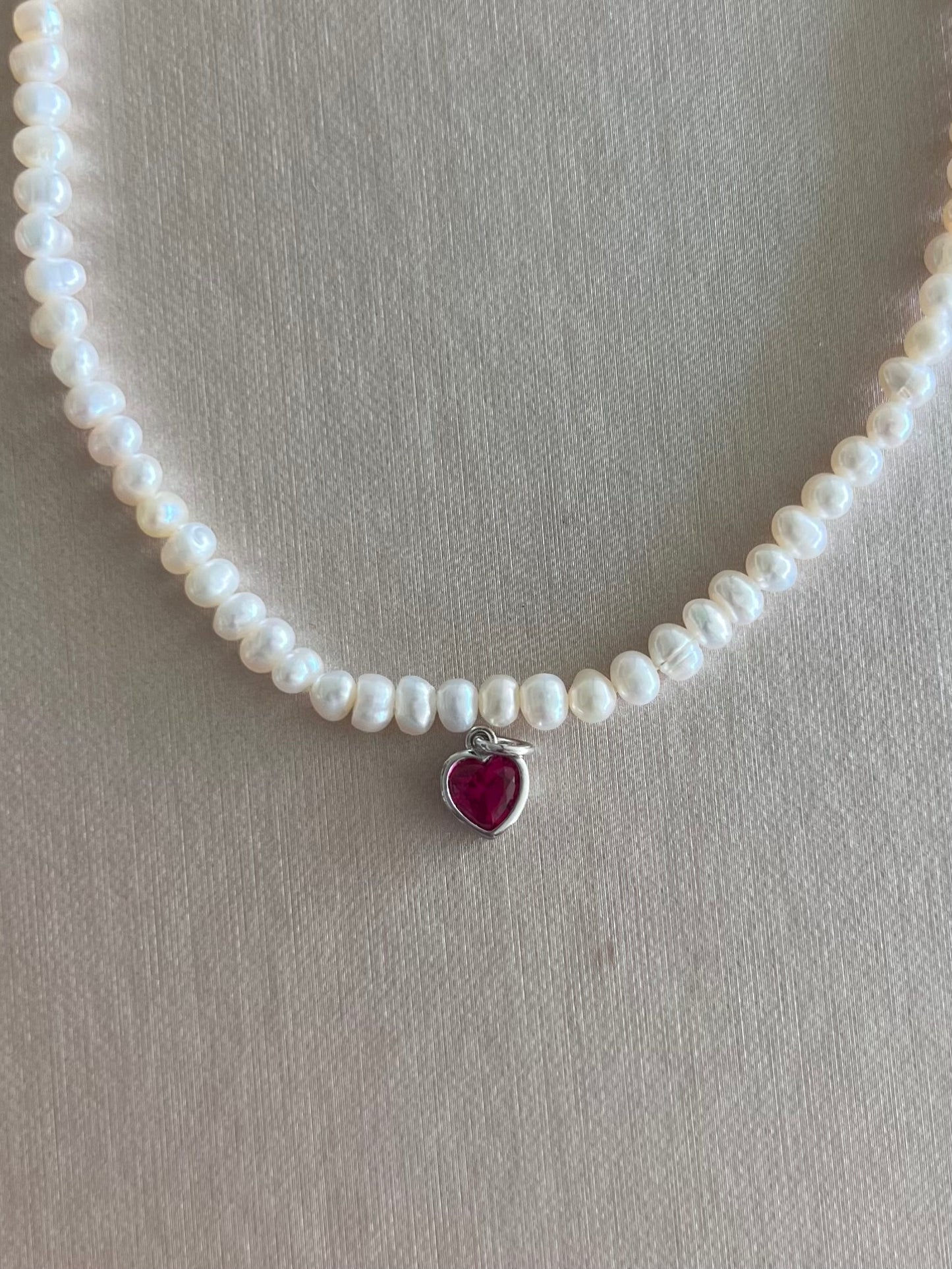 Collar perlas mediano con charm