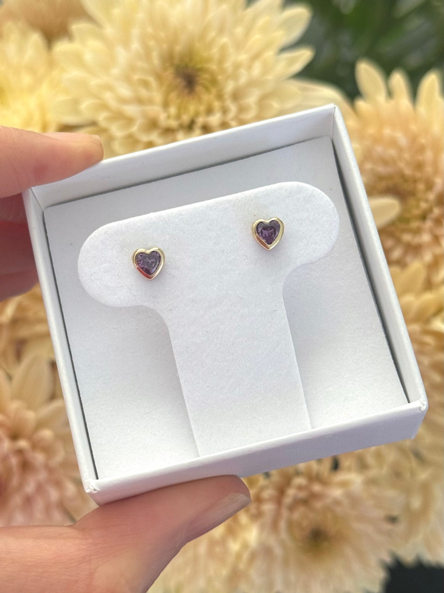 Aretes corazón morado bisel