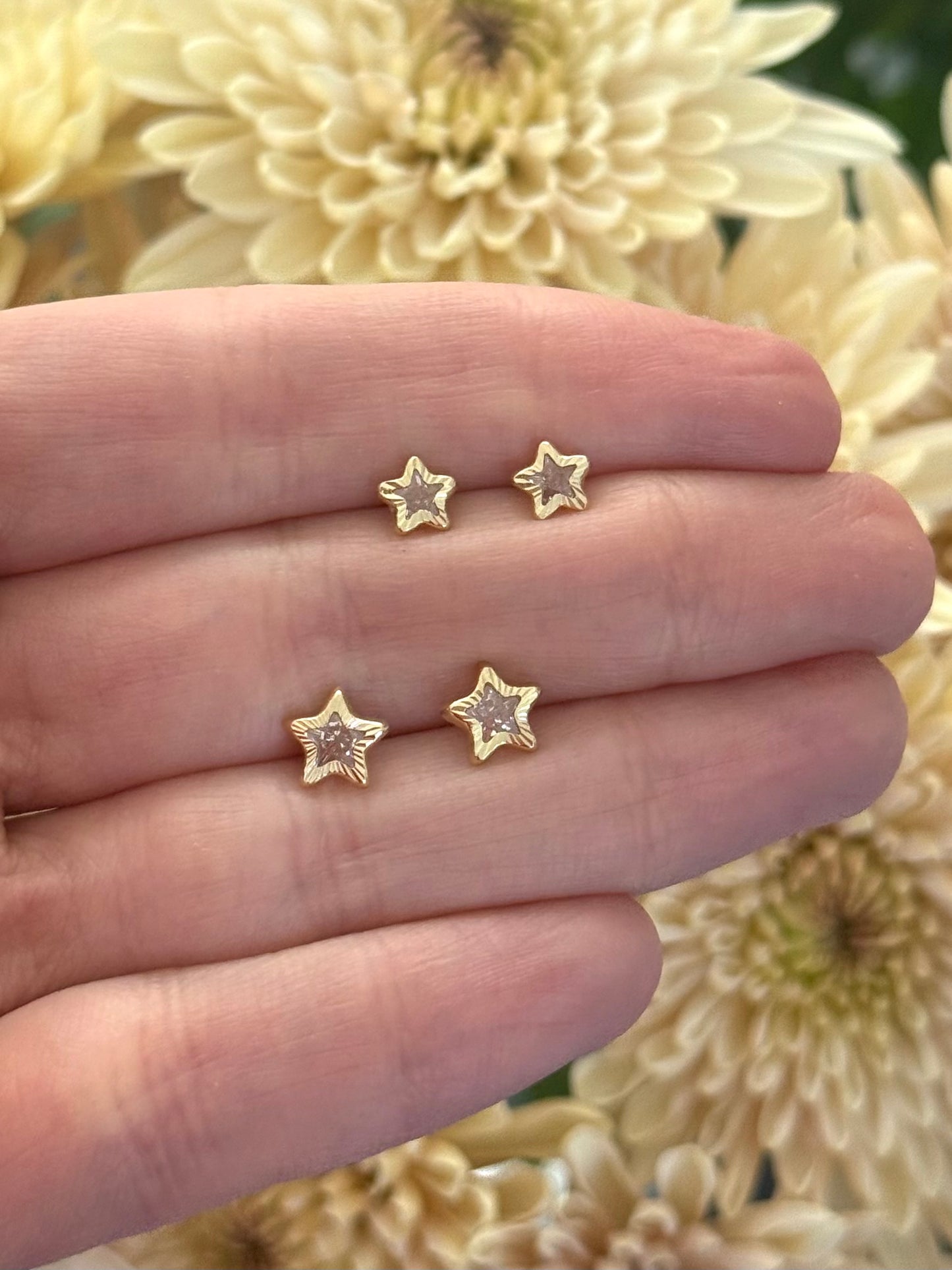 Aretes estrellas medianas de cz con bisel Diamond cut